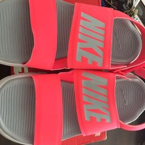 Women’s Nike tanjun sandals